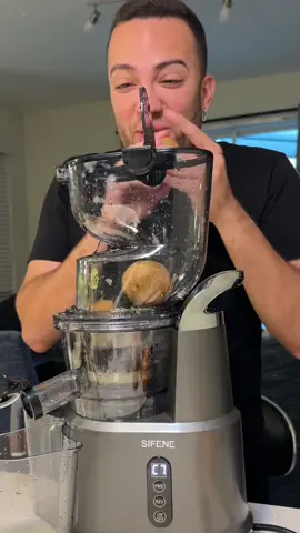 kakakakakakak inutilidade útil do dia (eu sinceramente eu achei BEM útil)!! Agr já posso ter uma linha de sucos naturais 😂🍓 Teriam???