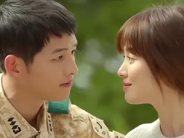 It turns out that all this time I have admired Yoo Si Jin, not Song Joong Ki• #songjoongki #songhyekyo #dots #descendantsofthesun #kdramas #fypシ 