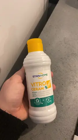 🧽 𝘝𝘪𝘵𝘳𝘰 𝘊𝘦́𝘳𝘢𝘮 🧽    Le VITROCERAM de Stanhome est une lotion crémeuse, qui donne un soin nettoyant efficace à vos plaques de cuisson en céramique et à induction. Facile et rapide à utiliser, il dégraisse et fait briller vos plaques en laissant une odeur fraiche et propre en un rien de temps. Grâce à la cire de Carnauba utilisée dans la formule vos plaques retrouvent leur brillance comme au premier jour. Jusqu'au 19 février profité des réduction  😱 𝐿𝑒 𝑠𝑝𝑒́𝑐𝑖𝑎𝑙𝑖𝑠𝑡𝑒 𝑑𝑒𝑠 𝑝𝑙𝑎𝑞𝑢𝑒𝑠 𝑑𝑒 𝑐𝑢𝑖𝑠𝑠𝑜𝑛 ! 𝑷𝒐𝒖𝒓𝒒𝒖𝒐𝒊 𝒐𝒏 𝒍'𝒂𝒊𝒎𝒆 ?  • Plus besoin de passer des heures à enlever les tâches tenaces de vos plaques vitrocéramiques ou à induction • Sa lotion en crème est très facile à utiliser et surtout agit rapidement comme un véritable soin pour faire briller vos plaques. •Votre maison plus verte, notre planète plus propre: VITROCERAM est composé de 84% d’ingrédients d’origine naturelle. • Laisse une odeur de propre et de frais.   𝑪𝒐𝒏𝒔𝒆𝒊𝒍𝒔 𝒅'𝒖𝒕𝒊𝒍𝒊𝒔𝒂𝒕𝒊𝒐𝒏 :  Agiter avant emploi. Appliquer à l’aide d’une microfibre ou d’une éponge préalablement humidifié en insistant sur les dépôts tenaces.  Rincer à l’eau claire.  Essuyer et lustrer aussitôt avec un chifon sec.  Bien refermer le bouchon après usage.   #stanhomefrance #stanhome #vitroceram  #produitmenager #conseillère #conseillere #conseillèrestanhome #test  #nettoyant #démonstration  #maison #vitroceramique #plaquedecuisson  #tachetenace #soldes #promo #soldes2023 