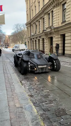 Batman rolling up 🦇 #batman #batmobile #batmobil #supercar #cars #carsoftiktok #cartok #fyp #luxury #brucewayne #stockholm 