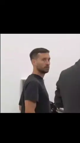 I wouldn't be able to sleep if tobey maguire looked at me like that #tobeymaguire #tobeymaguirespiderman #spiderman #paparazzi #viral #fypシ #flopera #trend #foryou #foryoupage #sideeye 