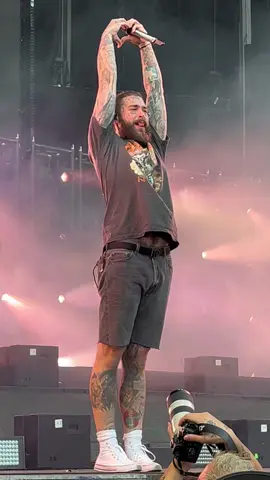 I like you I do @postmalone #postmalone #posty #redhotchilipeppers #sydney #australia 