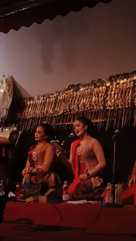 Langgam NGUJIWAT...#langgamcampursari  #surakarta_solo #wayangkulit  #Rabinewisanggeni #Tbs #Tamanbudayasurakarta #manahansolo #lewatberandafyp #sindencantik 