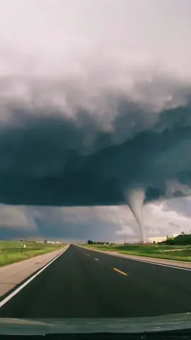 The power of nature 2 😱 #foryou #nature #foryourpage #tornado #hurricane #tiktok 