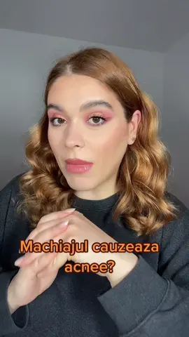 Legatura dintre #machiaj si #acnee ✨ #corinatmakeup #skincare #produsemakeup #acneproneskin #igienainmakeup #igienamachiaj #makeupartist #mua #aigrijadetenultau #beauty #frumusete #machiajbucuresti #demachiere 