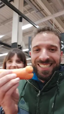 jajaja una zanahoria fuera de lo normal. 🤣#humor #risa #risas #compras #blogueandoando 
