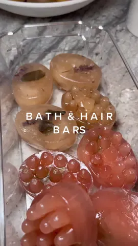 the boiled rosemary turned such a pretty pink color 😍 &&& they’re like natural bath bombs 🛁🌿🧊🫧 #fyp #icerestock #hairgrowthbars #bathbars #bathmassagebar #lavender #rosemary #teatreeoil 