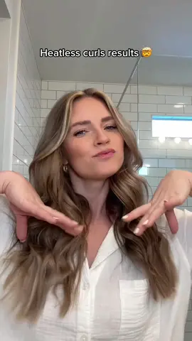 Legging curls got nothing on these! 🤯🤯🤯  #heatlesscurls #overnightcurls #hairtutorial #getreadywithme #grwm #hairstyle #curls #hairtok #hairtransformation #bronde #blonde 