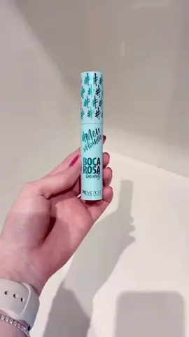 ✨ Dica de máscara de cílios ✨ Aquele rímel que vale apena ter na necessaire ❤️ #bocarosa #bocarosabeauty #rimelmeuvolumao #payot #mascaradecilios #makeup 