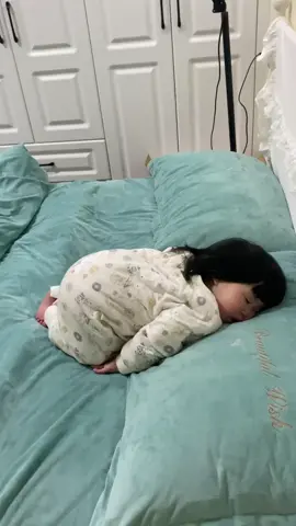 The sleeping posture is weird but really so cute 🥰 #baby #babylove #babyfever #babytiktok #babysleeping 