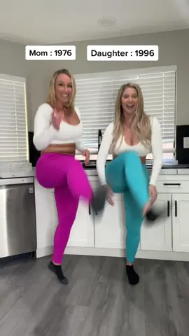 And we can dance too ! @lasvegasblueeyes @greeneyedbellaa  #Dancer #MomsofTikTok #mommydaughter #Foryou #FYP 