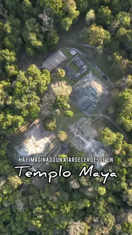 Atardecer sobre un templo Maya! #Guatemala #mayas #mexico #mesoamerica #yaxha #ruinas #peten #viral 