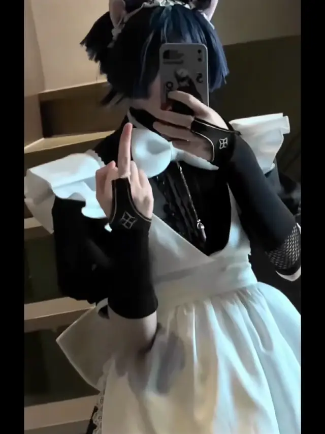 在我身边睡不着么? #COS #cosplay #cosplayboy #GenshinImpact #genshinimpactcos #sacaramouch #wanderer #traveler #sacaramouchcos #女仆装 #流浪者女仆装 #私设 