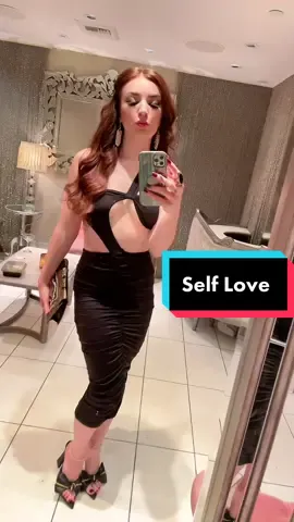 My life got easier once I realized it’s not my responsibility to convince you to choose me or beg you to like me 😎 Heels: @caperobbinofficial / Earrings: @metalyssa  #selflove #outfit #beautyandessex #beautyandessexlosangeles #caperobbin #metalyssa #style #fashion #outfitinspo #styleinspo #outfitideas #littleblackdress #selfacceptance 