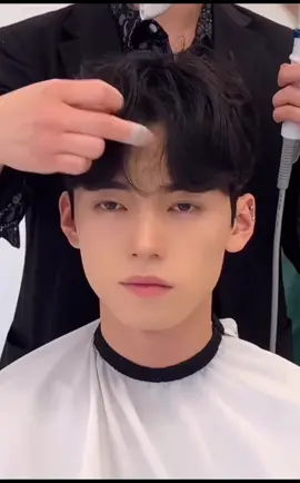 Hai kiểu tóc có thể cân được tất cả mọi khuôn mặt, che khuyết điểm tốt cho anh em. #hairstylegenz #xuhuong #cattocquan7 #tocnamdep 