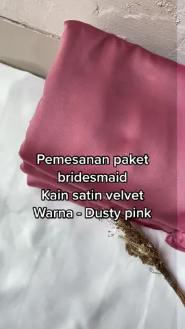 Warna pink nya cakeppp nih😍✨#kainsatinmaxmara #kainsatinvelvet #siera_fabric #softtulle #seragamankeluarga #brokattileprancis #gamislebaran2022 #tokokainonline #tokokainjakarta #bridesmaiddresses #kainmeteran #seragamankondangan 