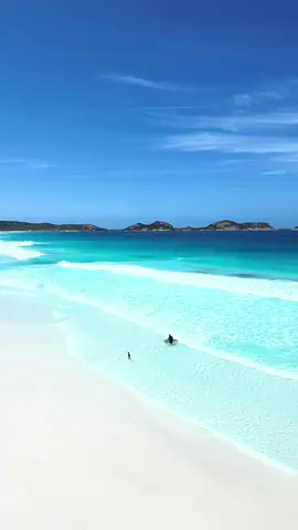 Whitest sand and bluest water 💙Lucky Bay, Esperance #ocean #beach #westernaustralia #luckybay #whitesand 