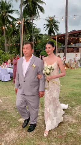 งานแต่งริมทะเลในฝัน ของผู้หญิงหลายๆคน เรียบง่ายแต่เต็มไปด้วยความอบอุ่นและน้ำตาของความสุข  ยินดีและดีใจกับวันนี้ของเพื่อนรักจริงๆ🥹🤍 #phaikatwedding #งานแต่งริมทะเล #งานแต่งงานในฝัน 