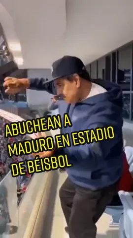 Abuchean a Nicolás Maduro en Venezuela “Y va a caer, este gobierno se va a caer”; Asistentes al Estadio Monumental de Caracas Simón Bolívar, abuchearon al presidente Nicolás Maduro, mientras se encontraba como espectador de un juego de la Serie del Caribe 2023.   #nicolasmaduro #maduro #venezuela #abuchean #seriedelcaribe #venezuela #politicomx 