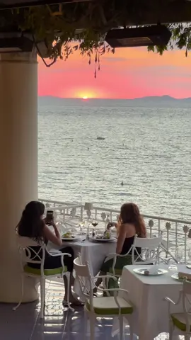🌿🥂 Bellevue Syrene Restaurant - Sorrento, Italy  . . . . . #fyp #traveltiktok #sorrento #sunset #sorrentocoast #sorrentoitaly #sunsetbeach #sorrentorestaurant #howitalyfeels #ladolcevita #slowtravel #slowmoments #sunsetviews #restaurantview #italytraveldestinations 