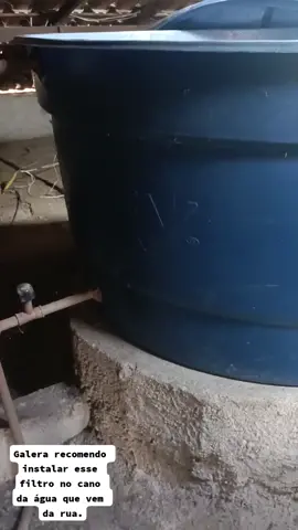 E muita sujeira q vem da rua.