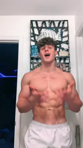 Physique check 🤷‍♂️😂 #tiktok #fyp #viral #poppin 