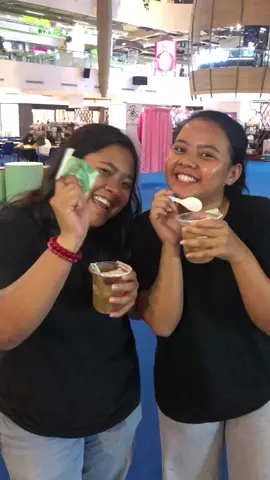 pada lucu bangeeet🫶🫶🫶 knp cewe kalo makanannya enak, joged?!!? #mendingpeachgum yuk last day bazzar di paskaal #marchorganizer 