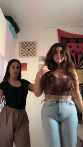 בנות כמה אנחנו נראות? 