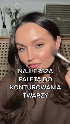 Paleta #charlottetilburyfilmstarbronzeandglow @charlottetilbury oraz #charlottetilburysettingspray #kosmetyki #makijaż #naukamakijażu #lekcjamakijażu #trikimakijazowe #utrwalaniemakijazu #paletadokonturowania #konturowanietwarzy 
