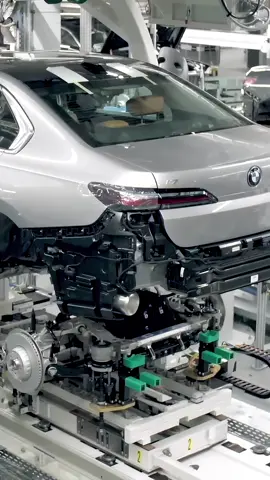 #bmw 7 series (2023) #production line in Germany #germancars #carsoftiktok #cartok #cartiktok #luxurycars #luxurylife #carfactory #factorywork #kuka 