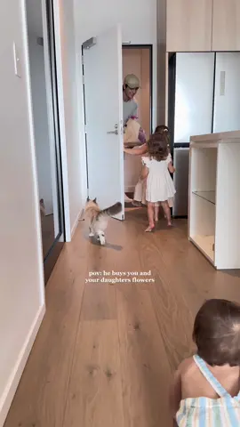 The girls were so happy, he couldnt even make it out of the doorway 🥹 #family #husband #husbandandwife #parents #wholesome #momanddad #flowers #bookish #BookTok 