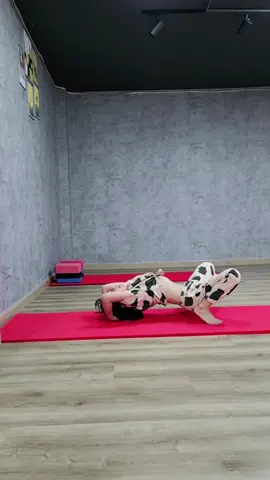 Tết nghỉ xong vô cây chuối các con lắc lư quay cuồng #yogaphuongbika  #yogakidsq6 