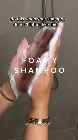 lather that shampoo really well until it gets really foamy so it helps to spread the shampoo evenly on your scalp💆🏻‍♀️ #hairtransformation #haircareroutine #HairCareTips #hairtipsandtricks #hairtok #fyp  Trichologist How to get healthy hair How to shampoo your hair  Clean scalp 