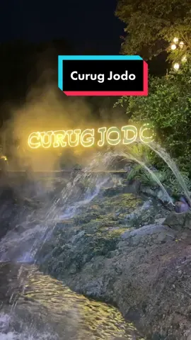 Salah satu pilihan pemandian air panas di kawasan wisata sariater bandung, Namanya Curug Jodo. mudah2an setelah mandi disini langsung dapet Jodo nya… buat infonya cek aja di ig nya sari ater hotel resort #airpanas #sariater #curugjodo #bandunghits 