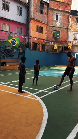 Playing with favela kids, best thing I’ve done in Rio! #brazil #rio #riodejaneiro #fyp 