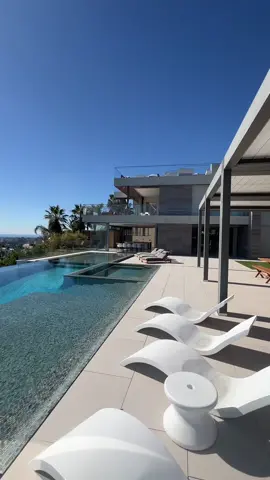 Guess the price?? Located in Los Angeles, California! #luxuryrealestate #mansion #losangeles #fyp 