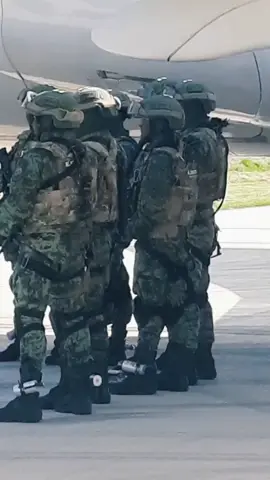 #ejercitomexicano #secretariademarina #guardianacionaldemexico #armadademexico #gn #marina #secretariadeladefensanacional #fuspar🔱🇲🇽 #sedenamx #sedena #fuerzasespeciales #fuerzasespecialesdeméxico #unopes #fes #gafes #gafesmexico #gafe #sigueme #sigueme_para_mas_videos_asi #sigueme_y_te_sigo 🔱🦇⚓️🇲🇽😎👍