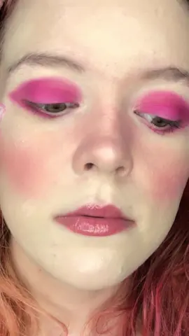 Xoxo Glam Makeup Look 💋🤗 @jeffreestarcosmetics #jeffreestar #jeffreestarcosmetics #xoxomakeup #valentinesmakeup #makeuptutorial #makeupvideo 
