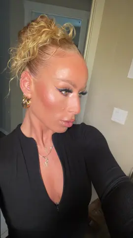 The least effort today 🌧️🌧️🌧️ #fyp #grwm #makeup #tartecosmetics #toofaced 