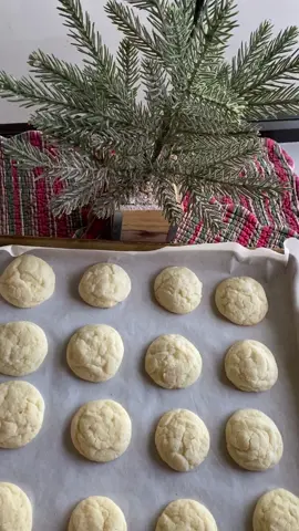POV: you’re making sugar cookies🎄🎁 cd: 322 days!☃️❄️#christmas #baking #foryou #fyp #snow #santa #viral #new #holiday #christmasaesthetic 