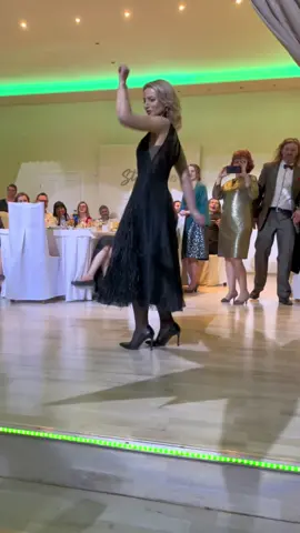 Nasza kochana Pani Dyrektor na studniówce Szymborskiej!!!💚💙💪🏻💪🏻💪🏻#studniówka #studniowka #studniowka2023 #studniówka2023 #dyrektor 