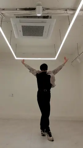 태양 지민 바이브 챌린지 vibe가 솨라있네😎 . . . . #taeyang #jimin #vibe #vibechallenge #dancecover #댄스 #댄서 #dancetutorial #kingbadchoom #dancechallenge #fyp #추천 #xyzbca #koreandancer #07 