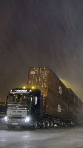 Have you seen the 750 Tonnes-pull? Visible on our profile if you scroll down a bit... #volvotrucksmoment #volvotrucks