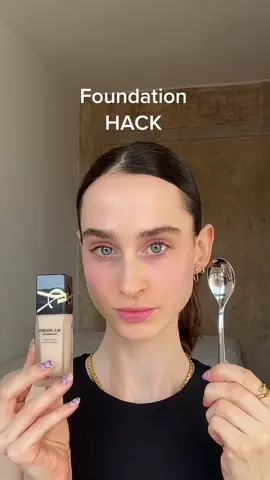 Try this at home !!! 😍✨  #foundationhack #foundationapplication #spatulafoundation #kbeauty #makeuptips #makeuptutorial