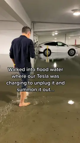 Life or Tesla? Save the Tesla 😂⚡️ #tesla #car #ev #dumbwaystodye #flood #dumb #CapCut 