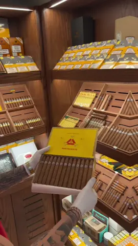 25 Montecristo No.2 #2tcigars #2talbania #2tgroup #habanos #habanosalbania #myhabanosmoment #cigar #cigars #2tastir #2tbllok #2tsarand #blloku #albania #tirana🇦🇱 #2tofficial 