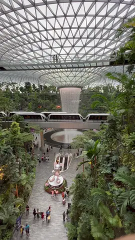 I’ve never seen something like this !  It’s the most beautiful airport in the world 🌎  📍 changi airport, #singapore looks like a futuristic world #singapore #changiairport #changijewel #travelreels