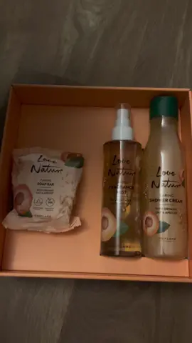 One of my faves ❤️ Contains natural organic extracts of oat and apricot. #formula  suitable for normal and dry/#sensitiveskin, and with a #caring, fruity scent! #biodegradable formula   #oriflame #oriflameproducts #shower #soap #fragrancespray #products #fruity 