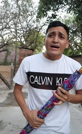 El Paraguas #atiliolarin #elsalvador #comedia #viral #parati #fyp #trend #alfredolarin 