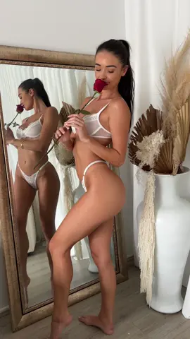 The gorgeous Alicia in our Ivory Mia Set! Go to our IG for your 15% off this Valentines 💖 @aliciaparr_ #lingerie #lingeriebusiness #loungewear #hourglass #hourglassandco #ValentinesDay 